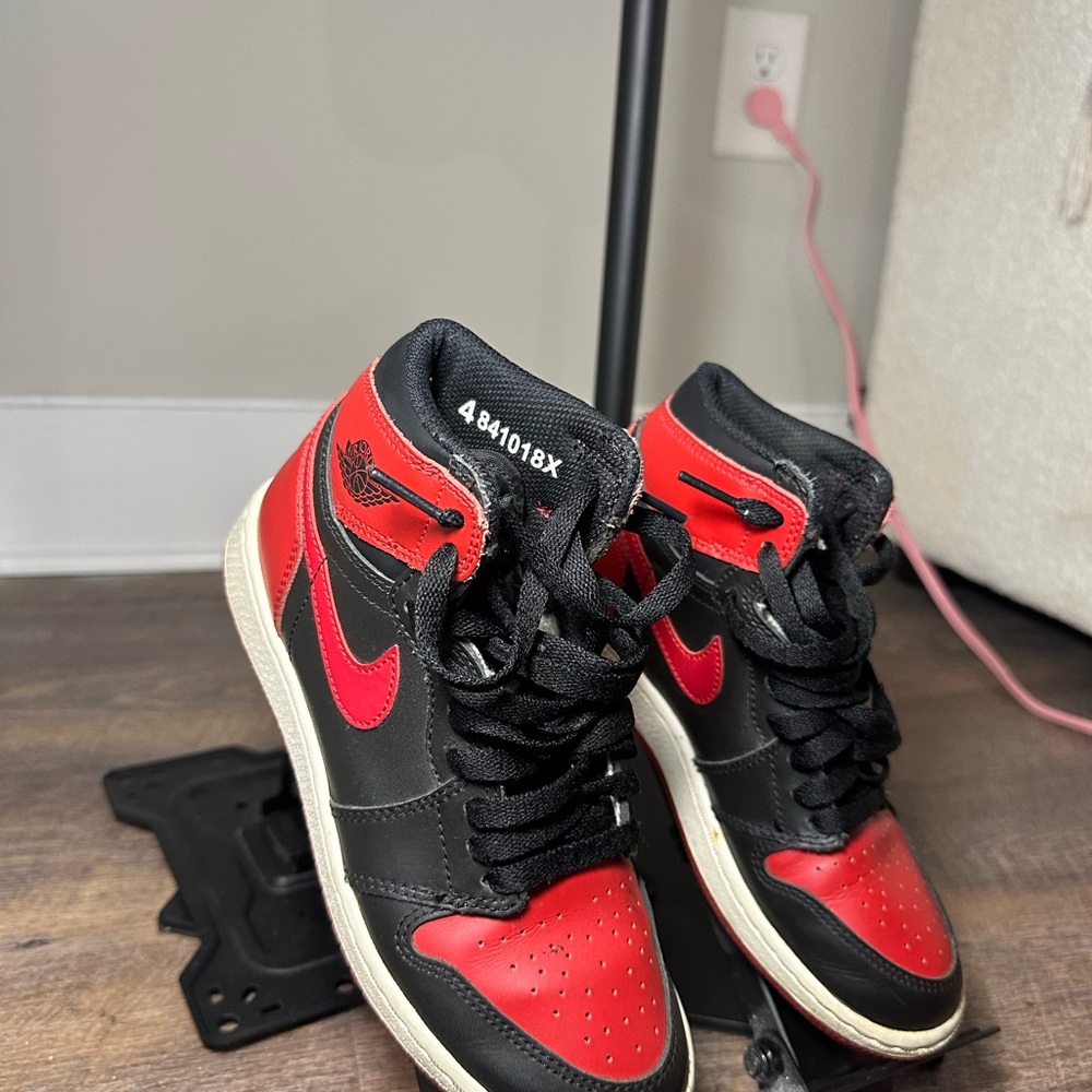 Air Jordan 1 Retro High '85 OG 'Bred
Size 4Y EUR 36 / WOMEN 6